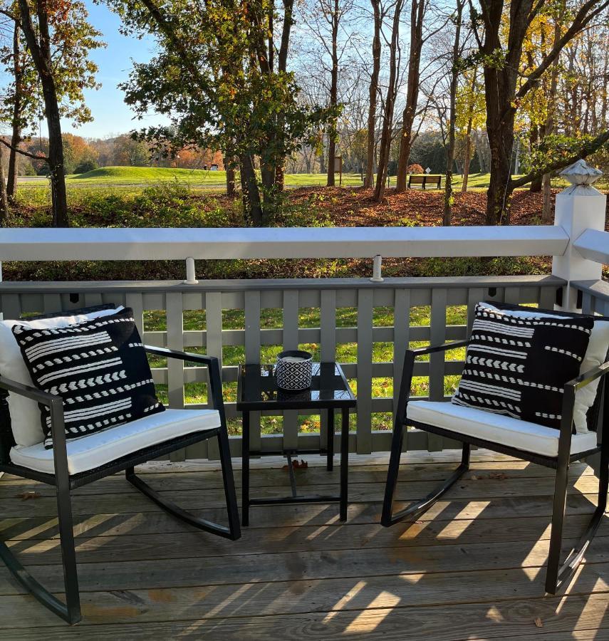 Getaway Villa- 3 Mins To Mohegan- Fully Stocked With Two Full Beds & Fireplace- Jacuzzi, Saltwater Pools, Sauna ノーウィッチ エクステリア 写真