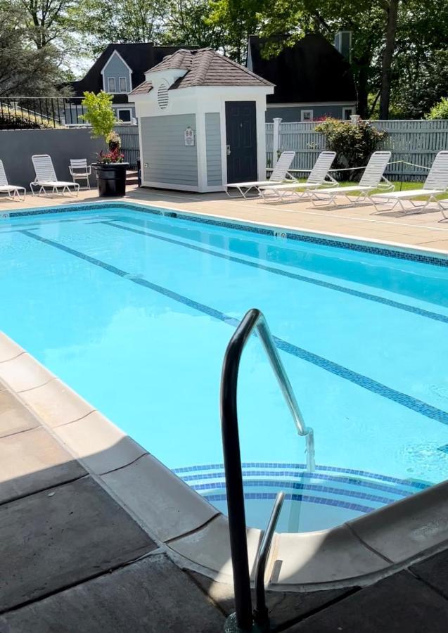 Getaway Villa- 3 Mins To Mohegan- Fully Stocked With Two Full Beds & Fireplace- Jacuzzi, Saltwater Pools, Sauna ノーウィッチ エクステリア 写真
